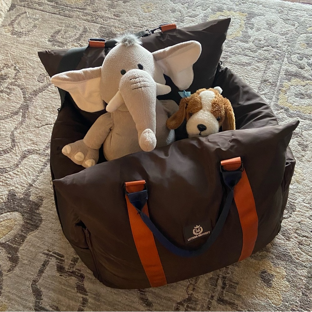 LUXURY Dog Travel Pod Car Bed Travel Seat by LUTHER BENNETT